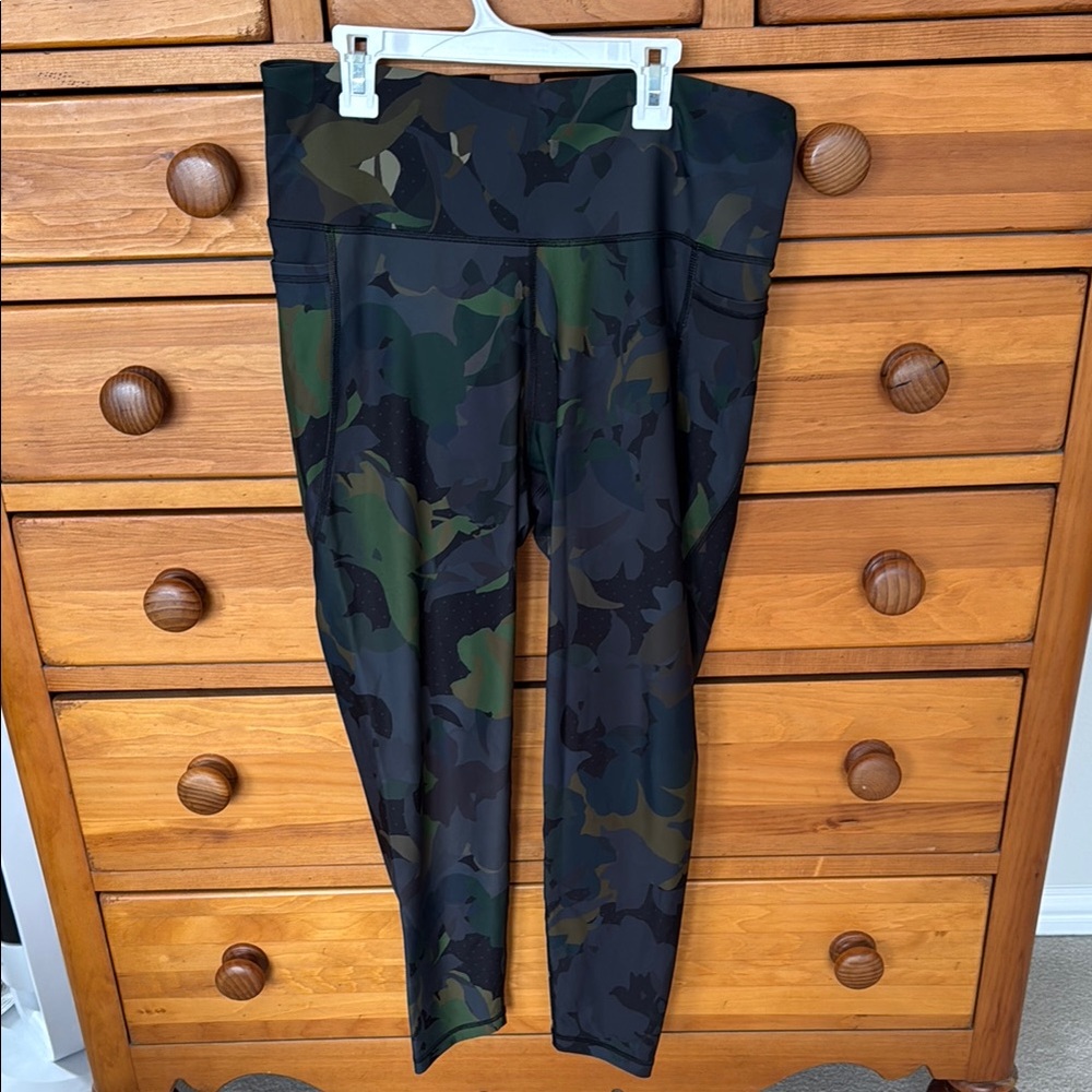 Old Navy Camo Print Leggings